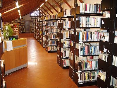 A library with books on shelves